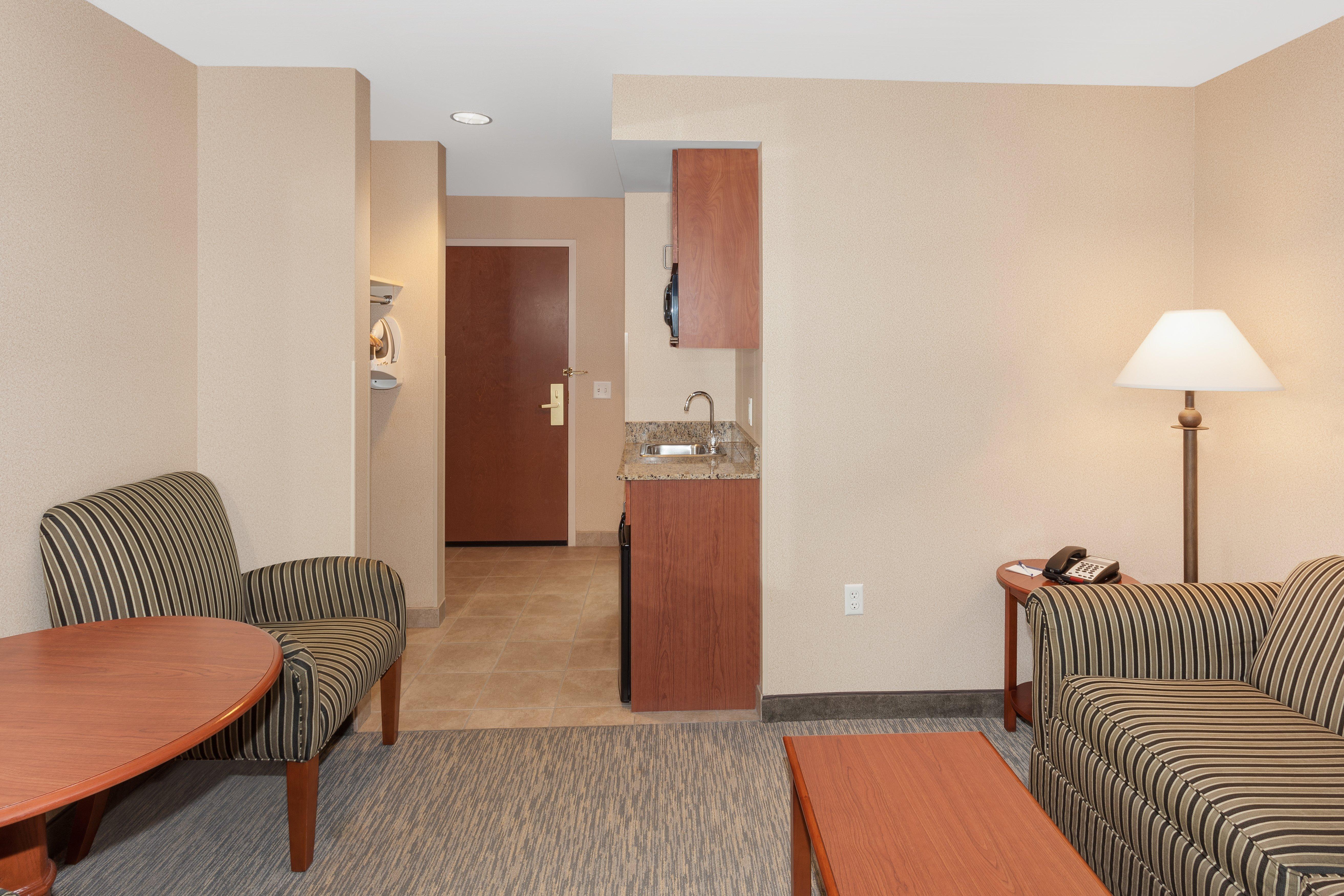Holiday Inn Express & Suites Tilton By Ihg Eksteriør billede